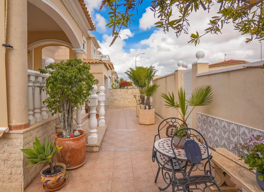 Resale - Detached Villa - La Marina - Urb. La Marina
