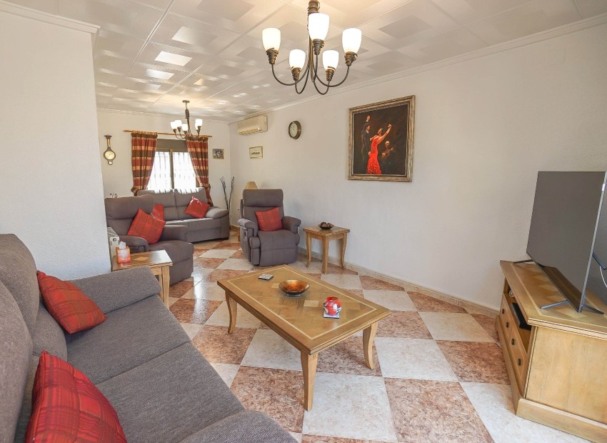 Resale - Detached Villa - La Marina - Urb. La Marina