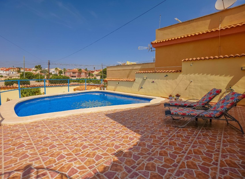 Resale - Detached Villa - La Marina - Urb. La Marina