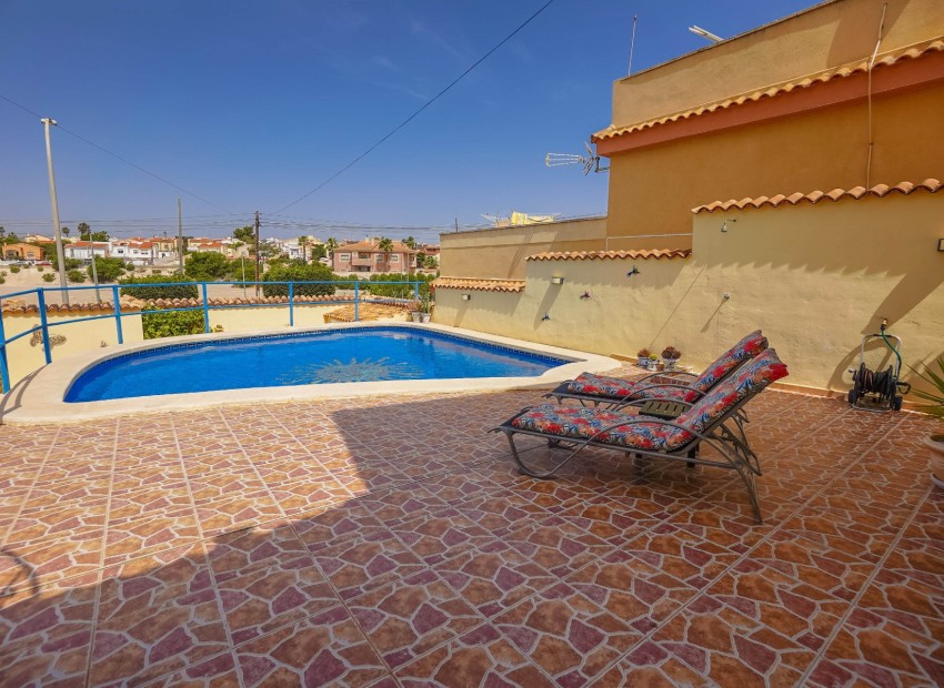 Resale - Detached Villa - La Marina - Urb. La Marina