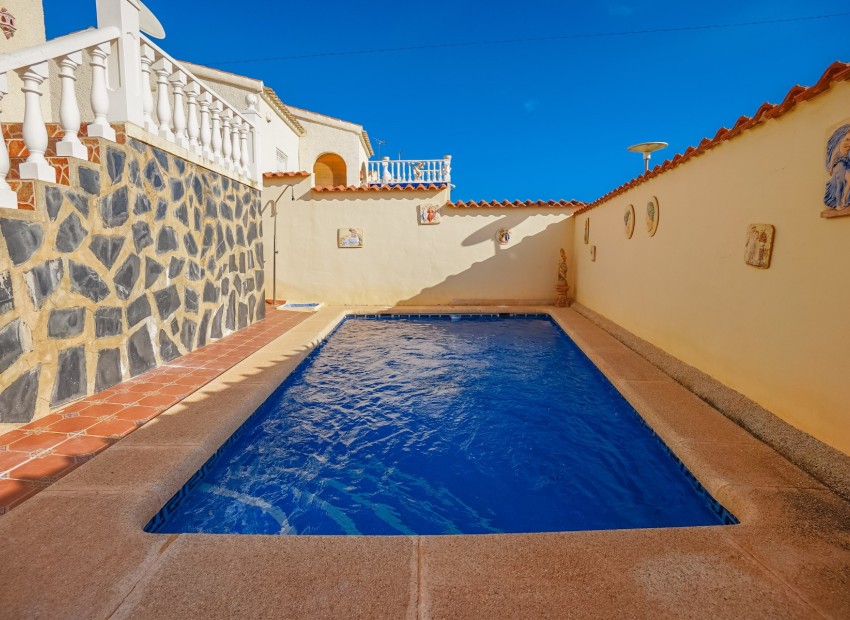 Resale - Detached Villa - La Marina - Urb. La Marina