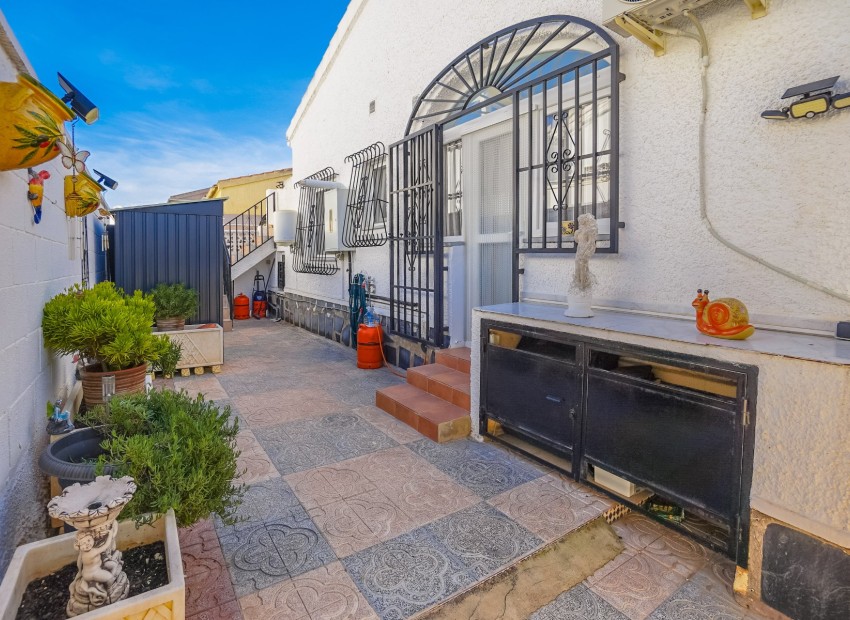Resale - Detached Villa - La Marina - Urb. La Marina