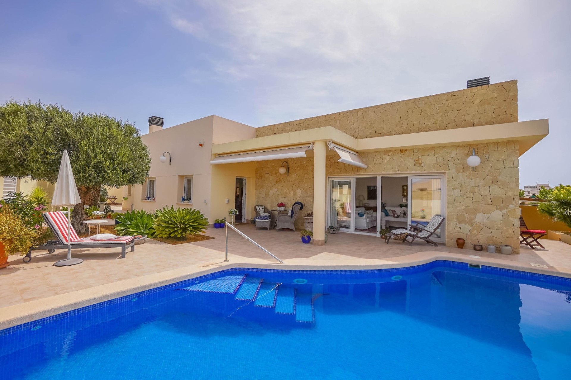 Resale - Detached Villa - La Marina - Urb. La Marina