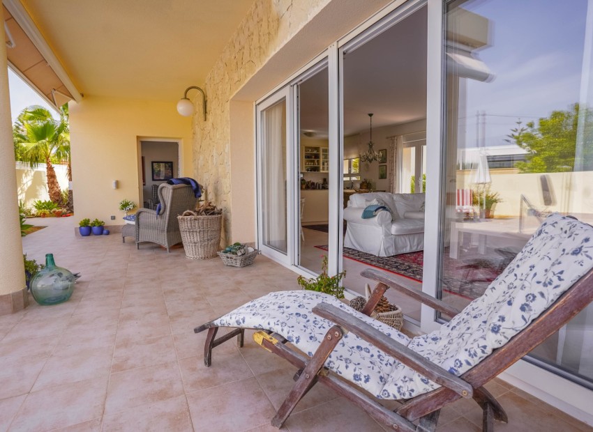 Resale - Detached Villa - La Marina - Urb. La Marina