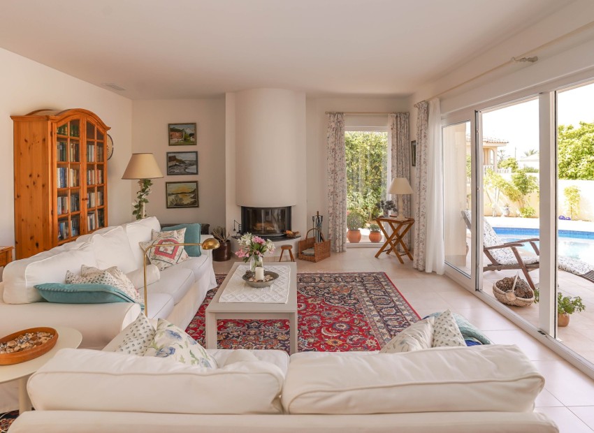 Resale - Detached Villa - La Marina - Urb. La Marina