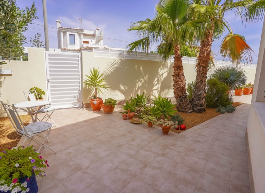 Resale - Detached Villa - La Marina - Urb. La Marina