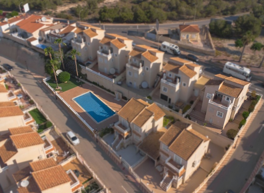 Resale - Detached Villa - La Marina - Urb. La Marina