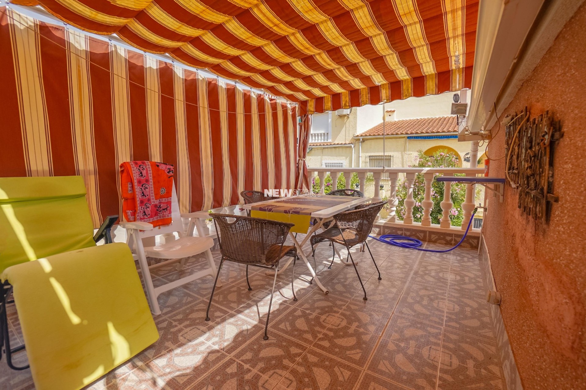 Resale - End Terrace - La Marina - Urb. La Marina