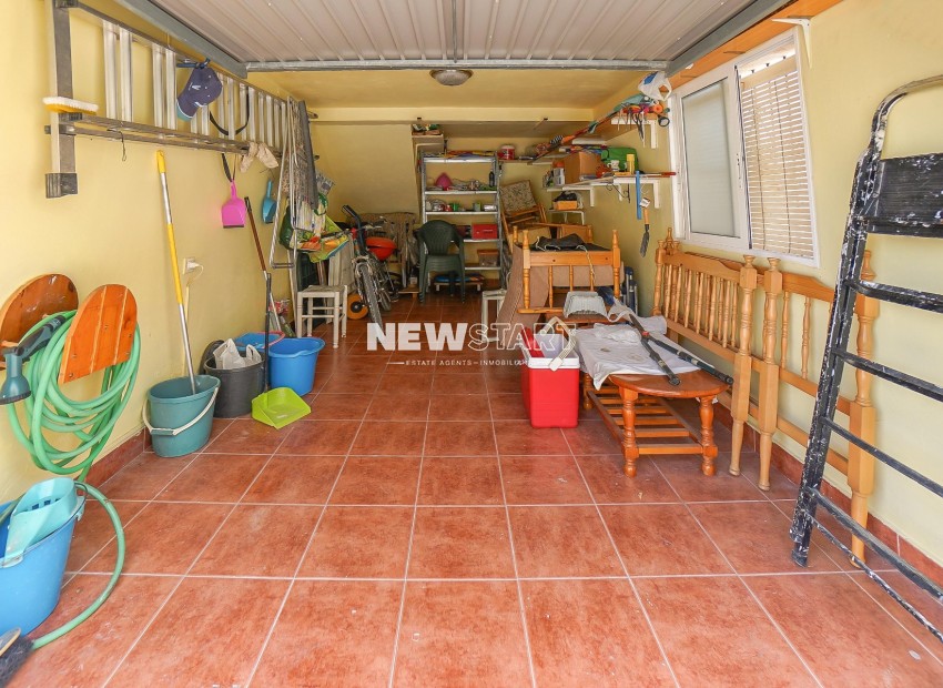 Resale - End Terrace - La Marina - Urb. La Marina
