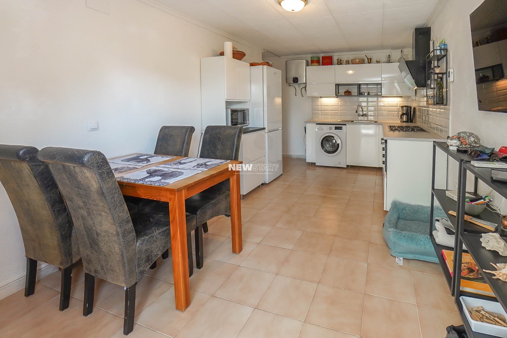 Resale - End Terrace - La Marina - Urb. La Marina