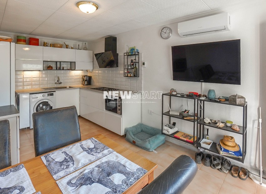 Resale - End Terrace - La Marina - Urb. La Marina