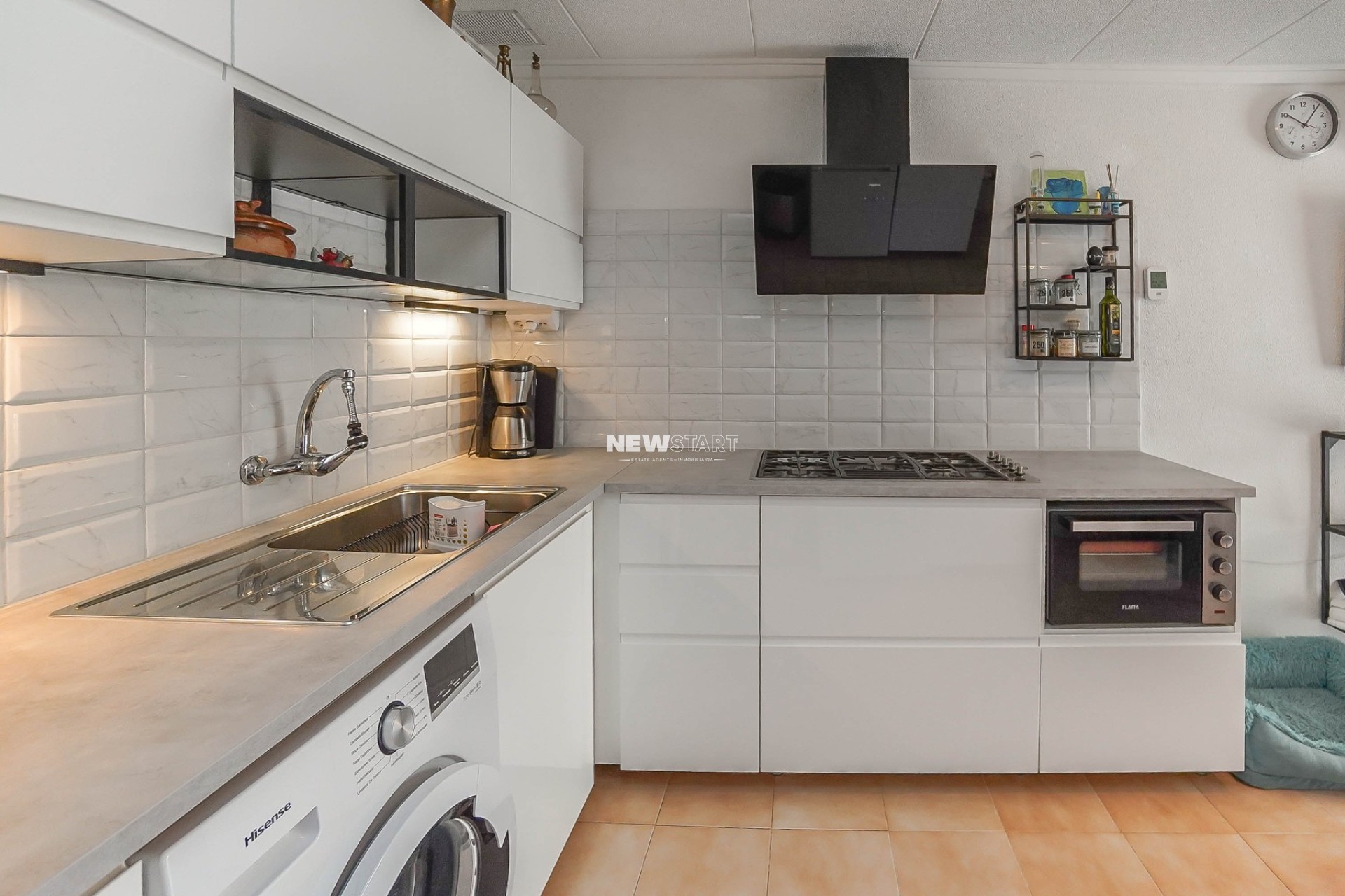 Resale - End Terrace - La Marina - Urb. La Marina