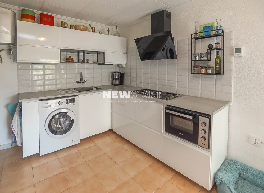 Resale - End Terrace - La Marina - Urb. La Marina