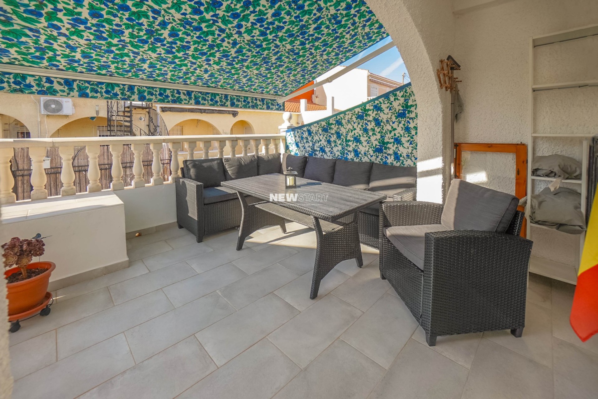 Resale - End Terrace - La Marina - Urb. La Marina