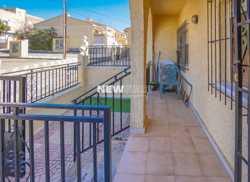 Resale - End Terrace - La Marina - Urb. La Marina