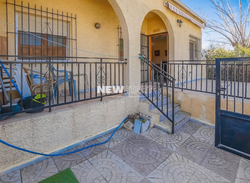 Resale - End Terrace - La Marina - Urb. La Marina