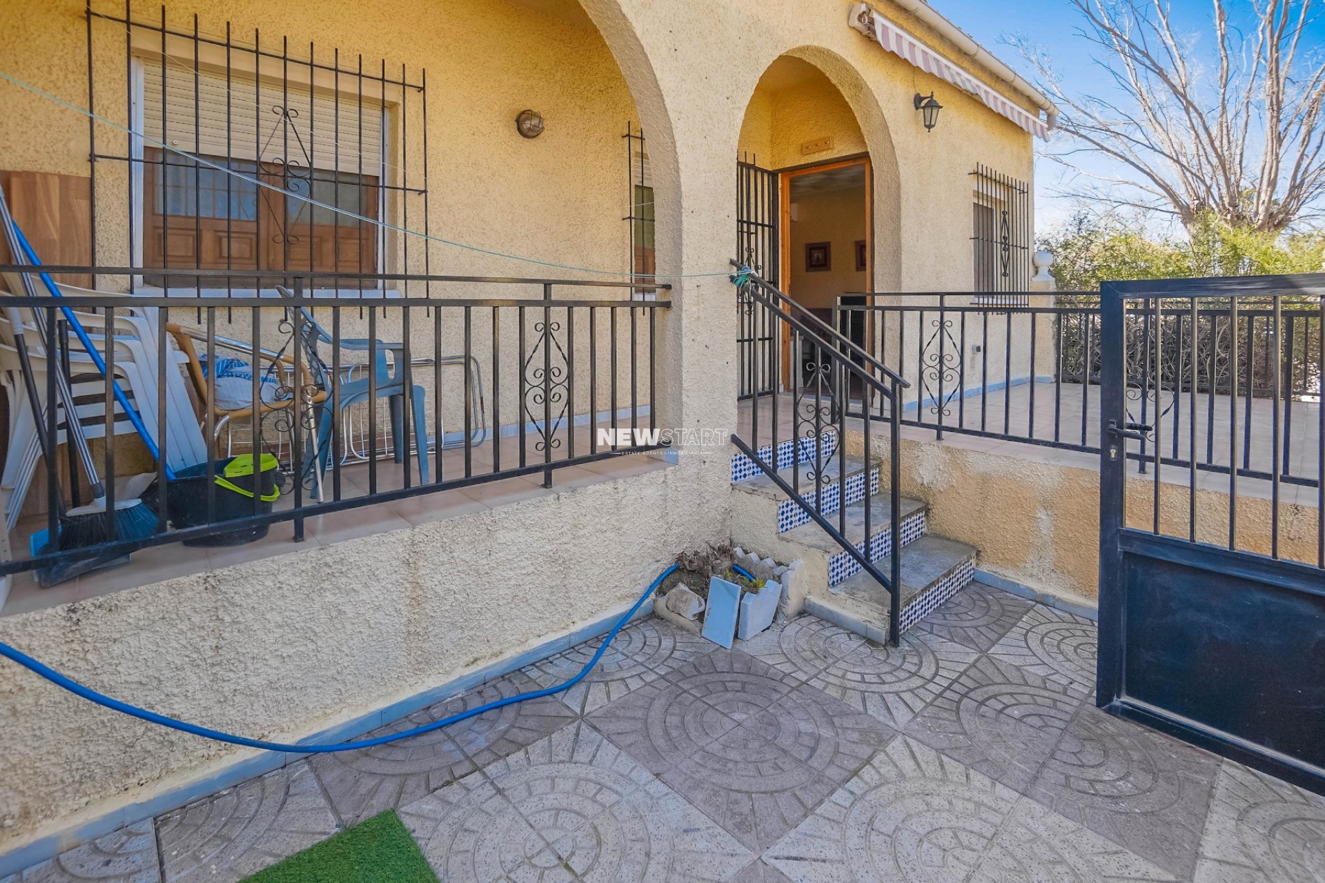 Resale - End Terrace - La Marina - Urb. La Marina