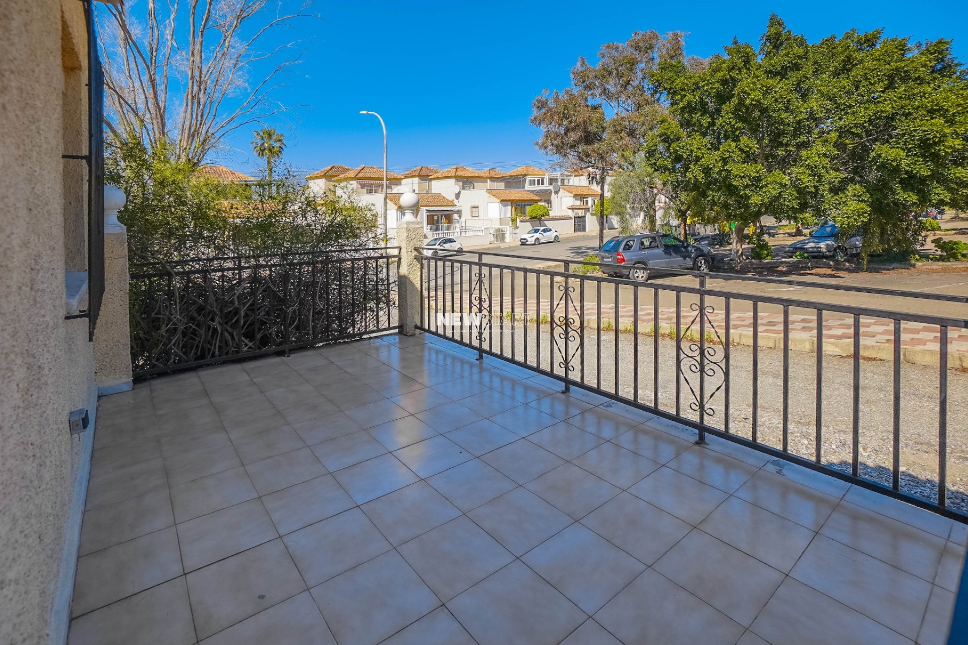 Resale - End Terrace - La Marina - Urb. La Marina