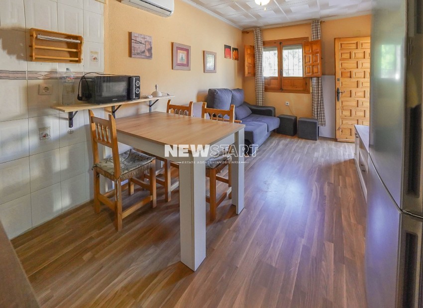 Resale - End Terrace - La Marina - Urb. La Marina