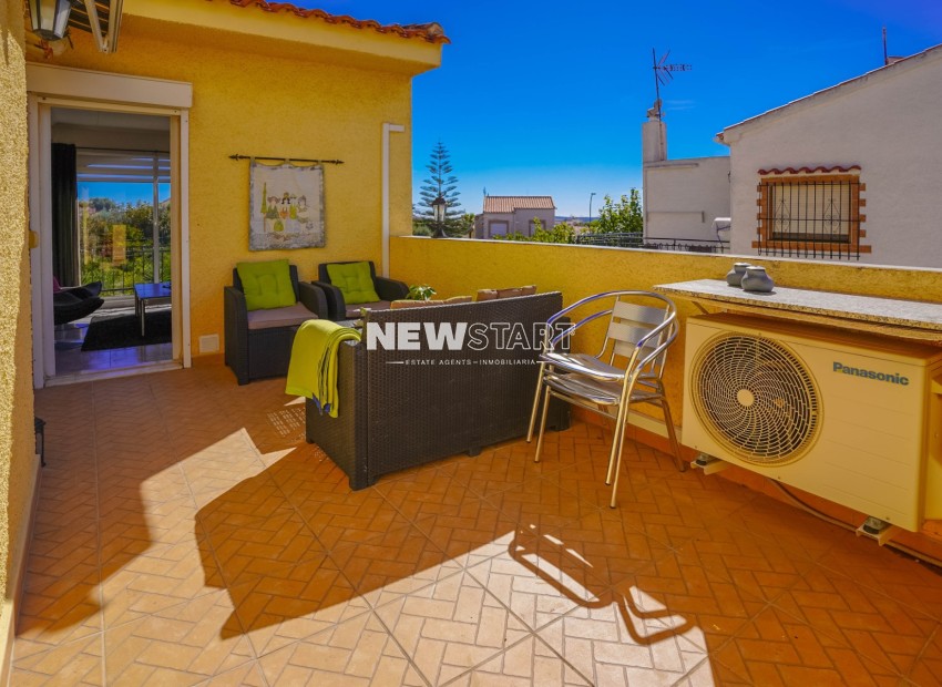 Resale - End Terrace Townhouse - La Marina - Urb. La Marina