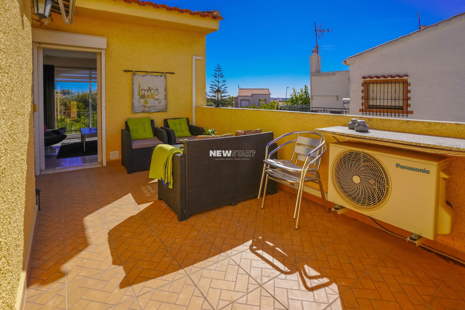 Resale - End Terrace Townhouse - La Marina - Urb. La Marina