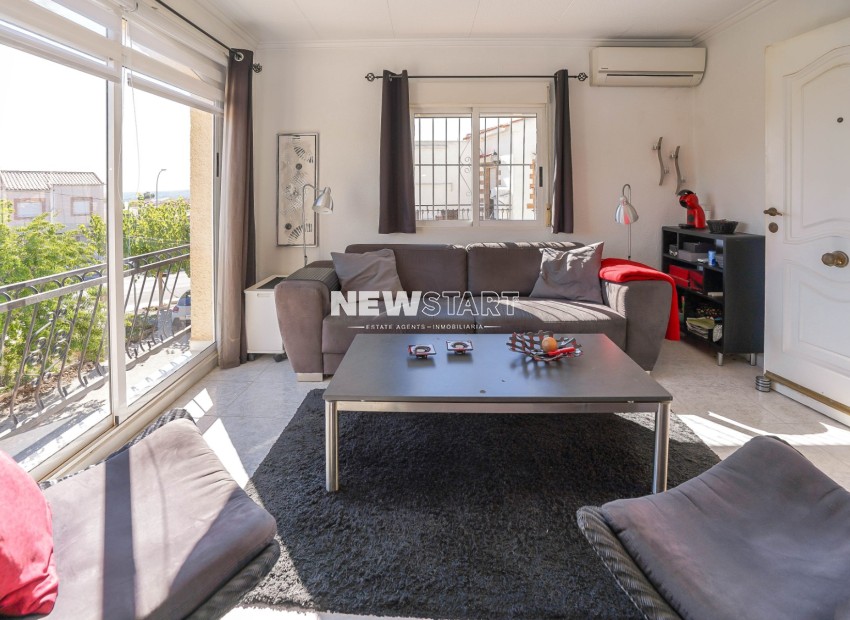 Resale - End Terrace Townhouse - La Marina - Urb. La Marina