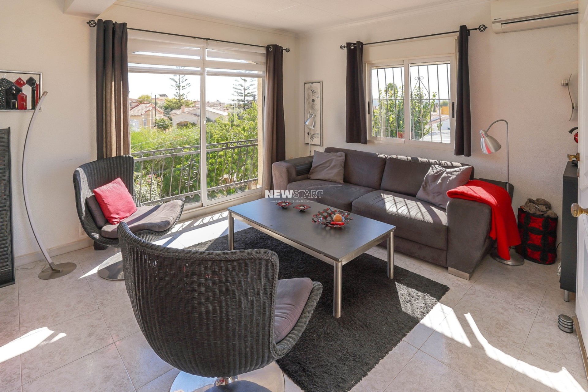 Resale - End Terrace Townhouse - La Marina - Urb. La Marina