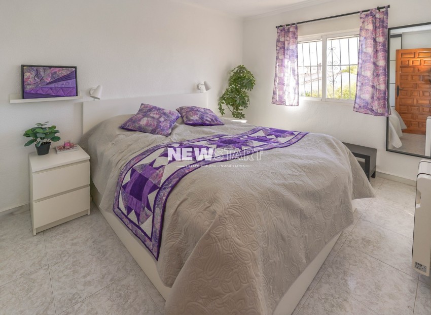 Resale - End Terrace Townhouse - La Marina - Urb. La Marina