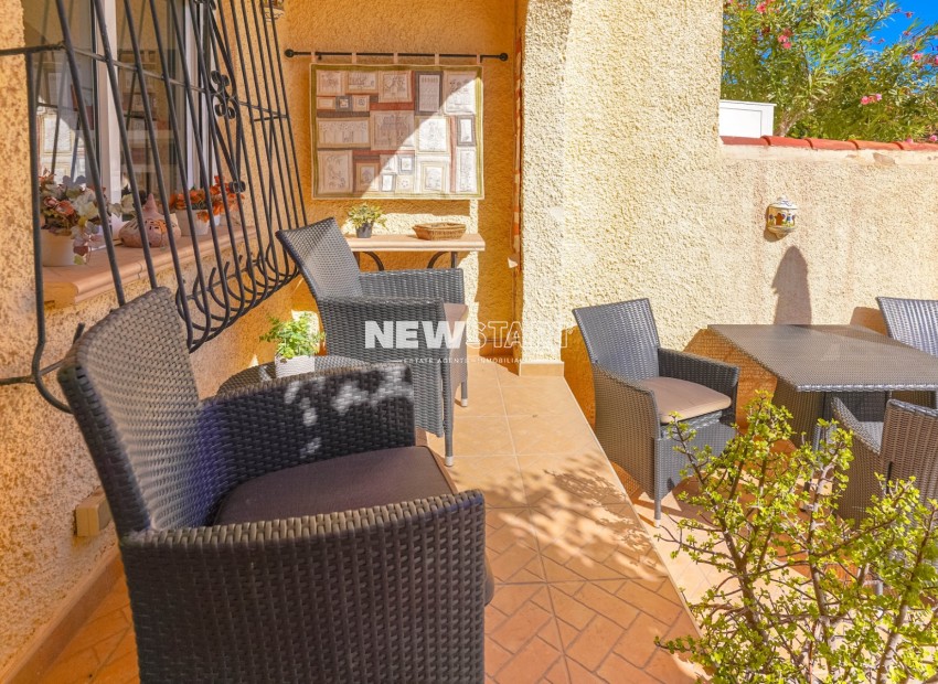 Resale - End Terrace Townhouse - La Marina - Urb. La Marina