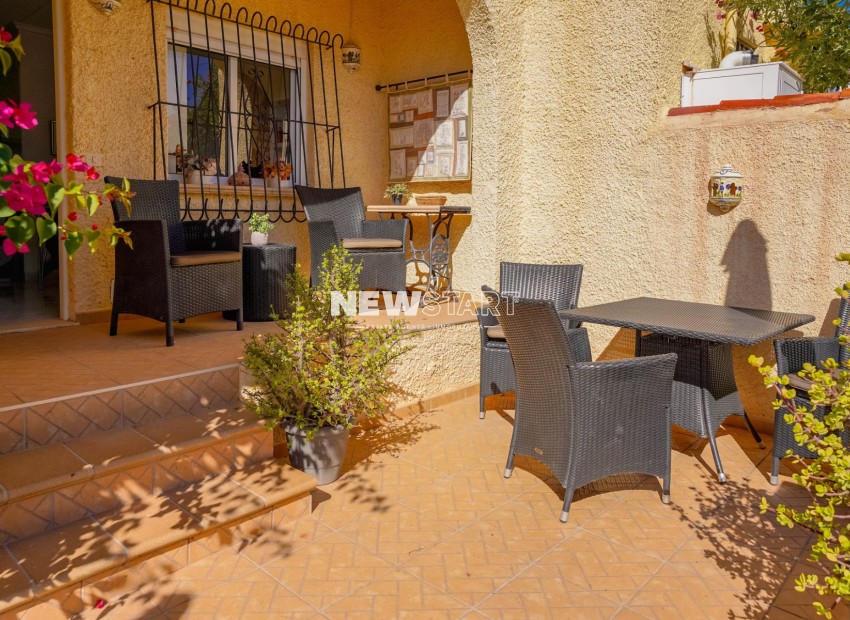 Resale - End Terrace Townhouse - La Marina - Urb. La Marina