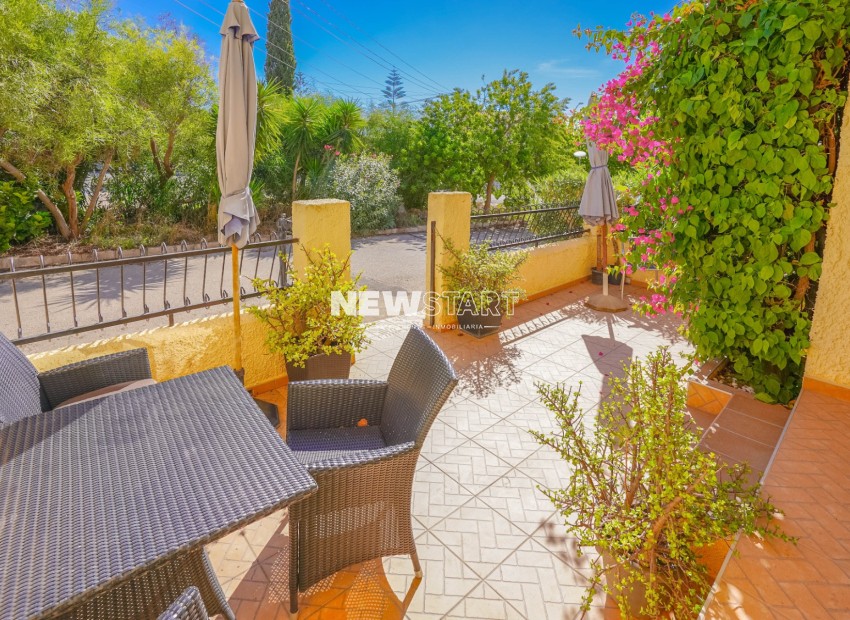 Resale - End Terrace Townhouse - La Marina - Urb. La Marina