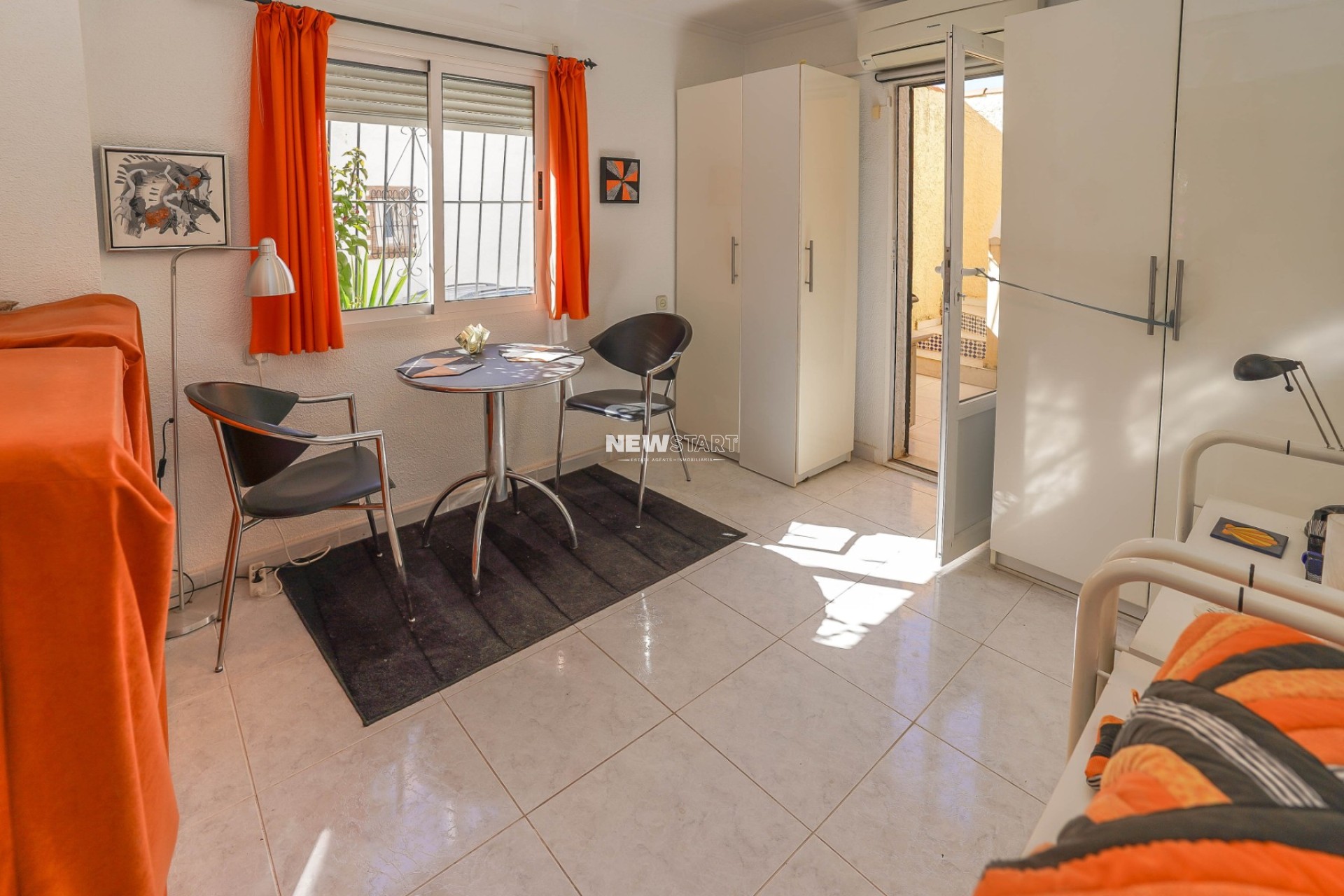 Resale - End Terrace Townhouse - La Marina - Urb. La Marina