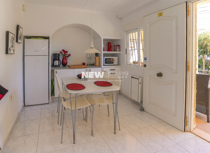 Resale - End Terrace Townhouse - La Marina - Urb. La Marina