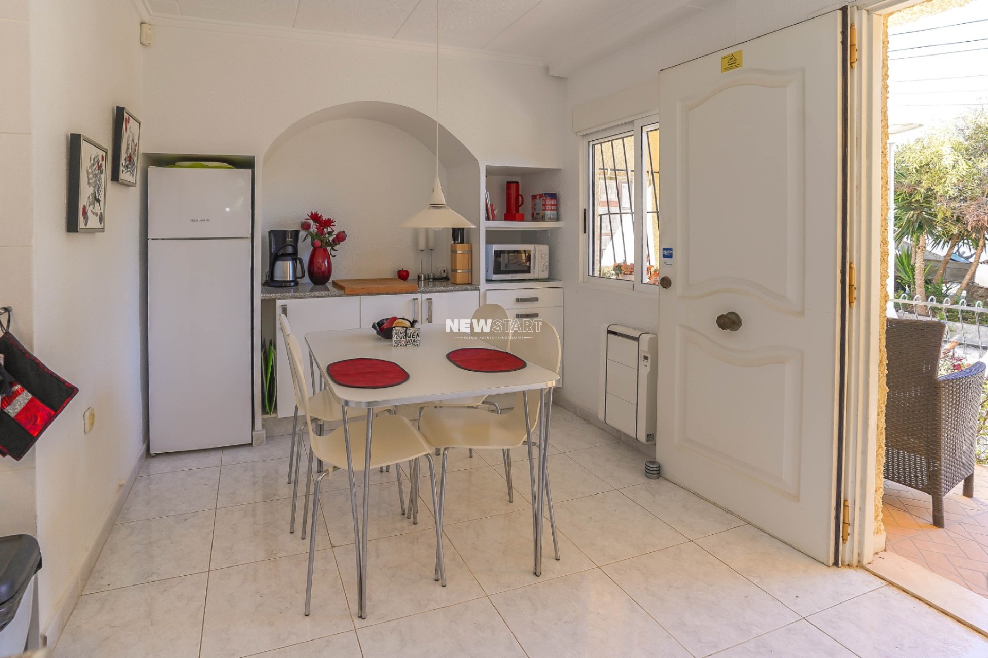 Resale - End Terrace Townhouse - La Marina - Urb. La Marina