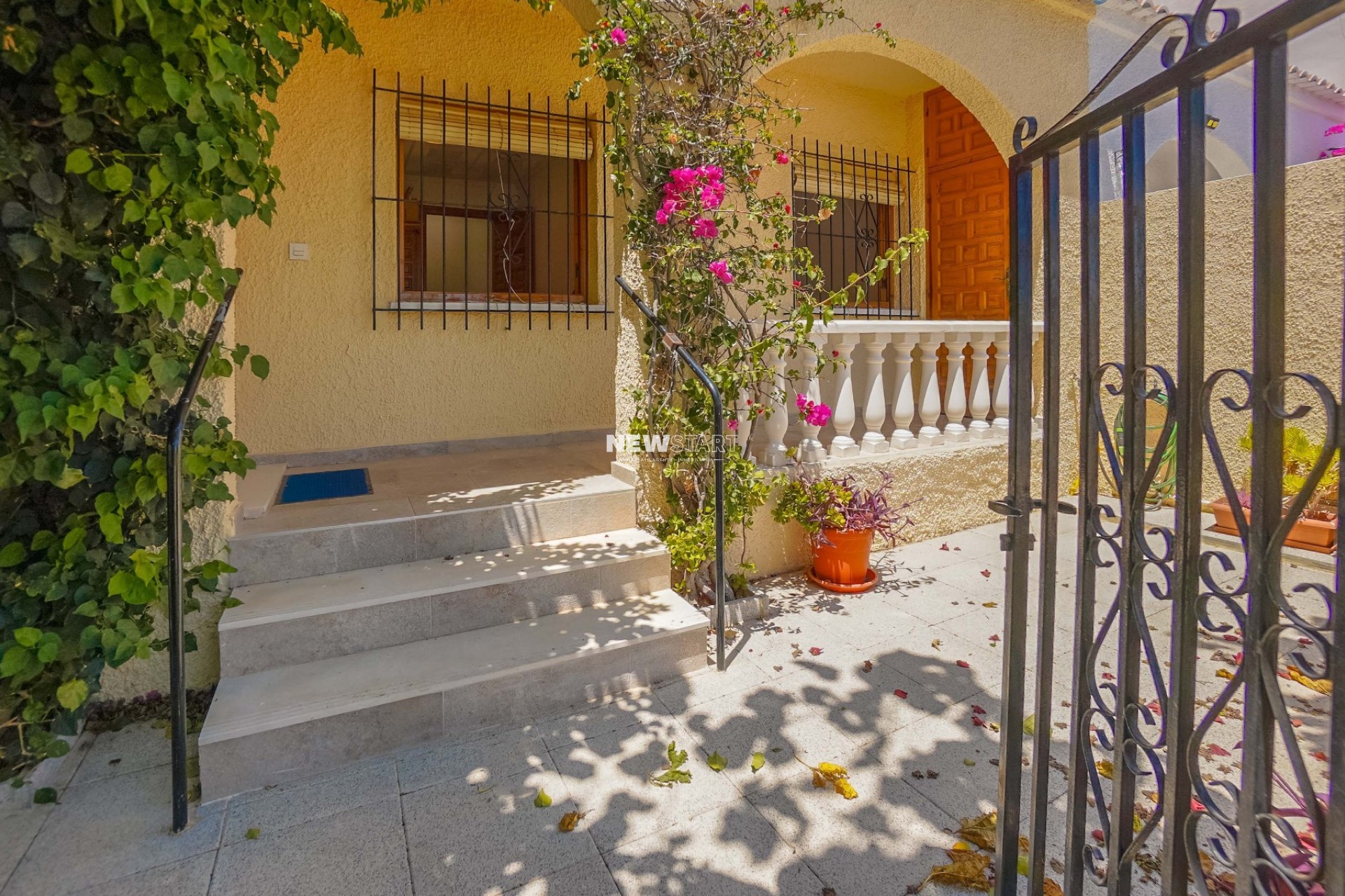 Resale - End Terraced - La Marina - Urb. La Marina