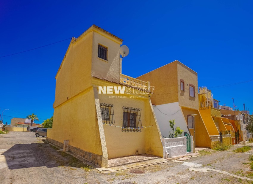 Resale - End Terraced Townhouse - La Marina - Urb. La Marina