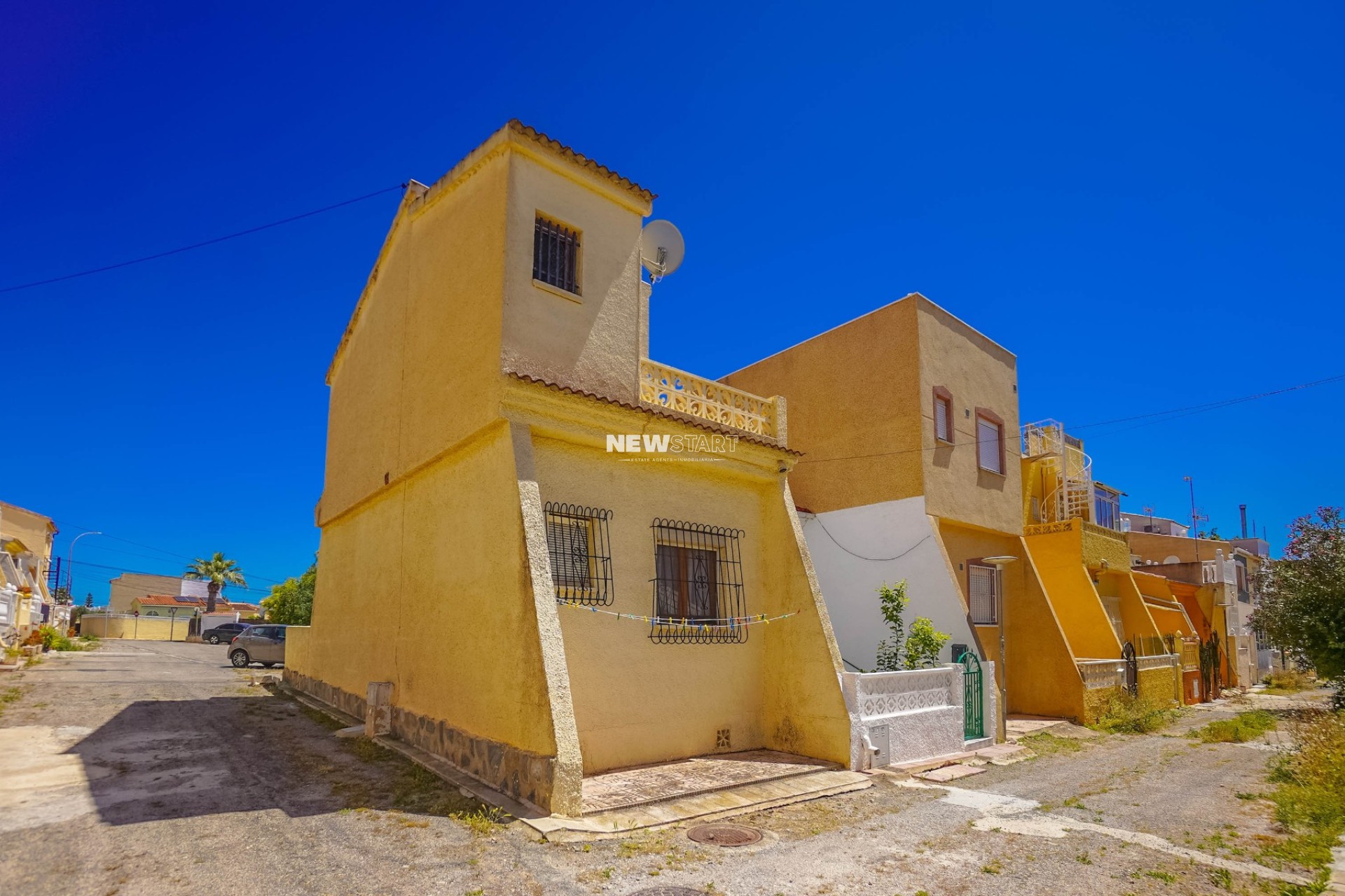 Resale - End Terraced Townhouse - La Marina - Urb. La Marina