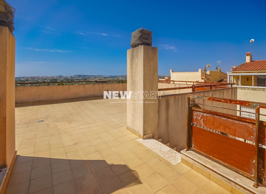 Resale - End Terraced Townhouse - La Marina - Urb. La Marina