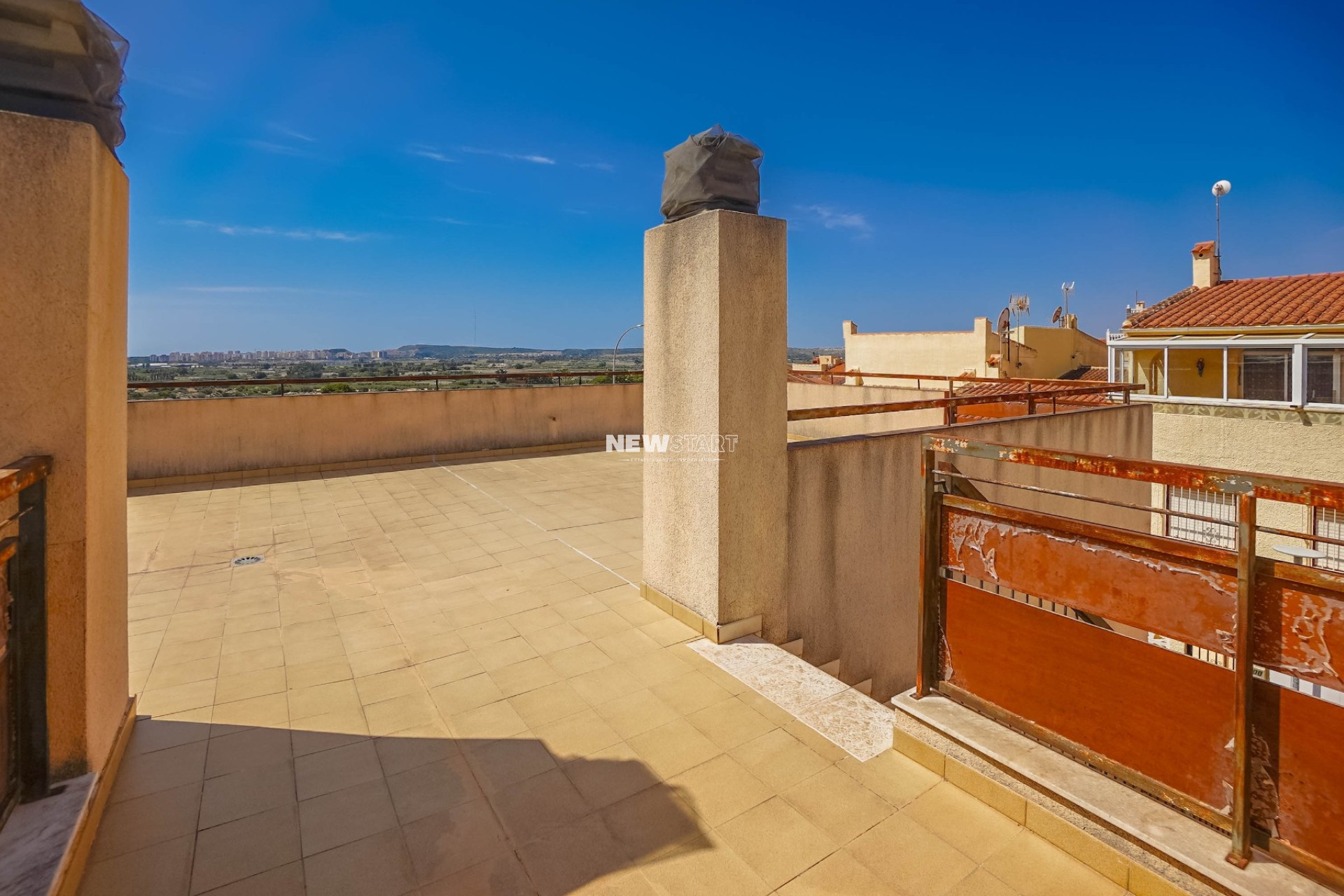 Resale - End Terraced Townhouse - La Marina - Urb. La Marina