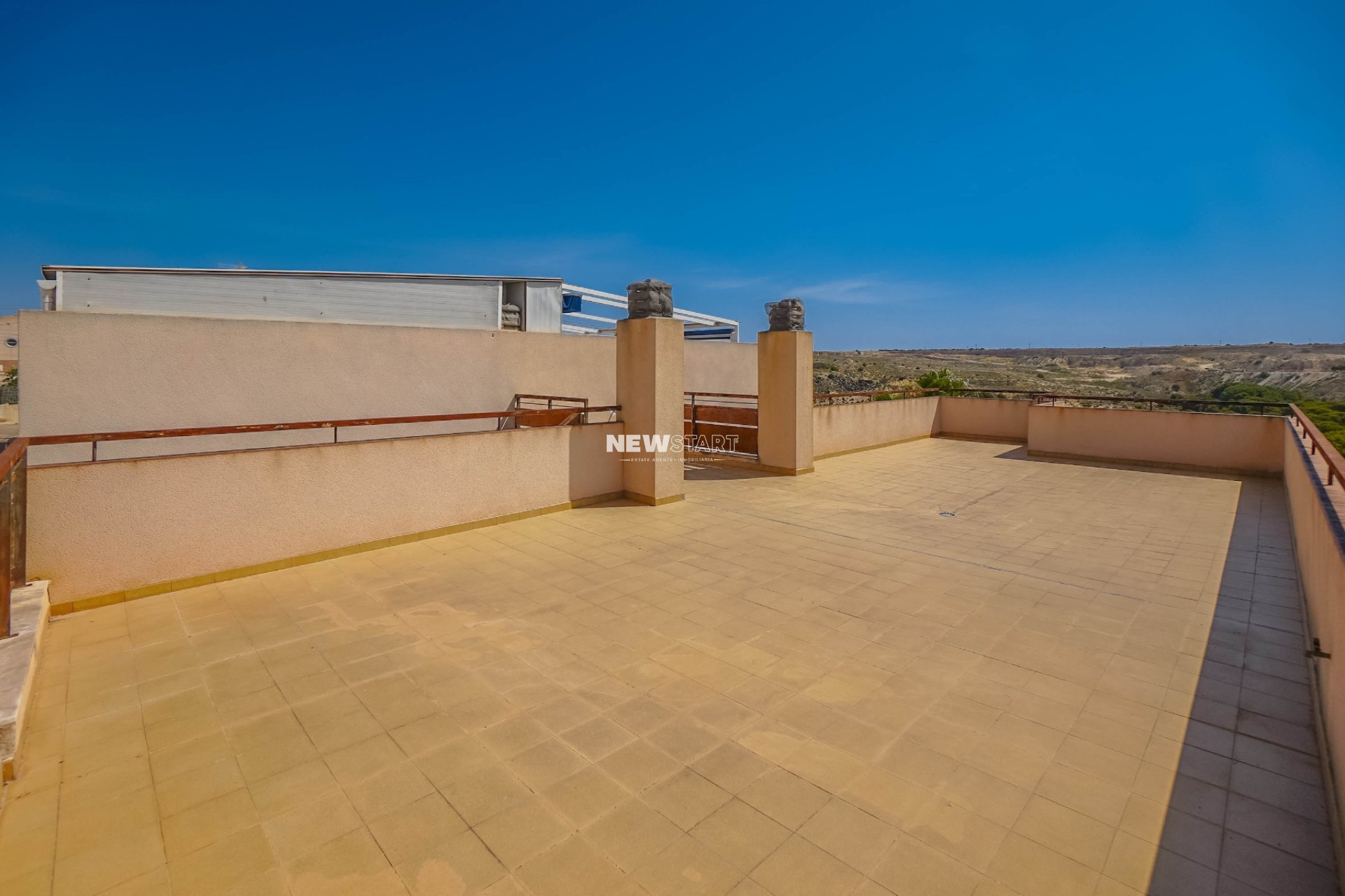 Resale - End Terraced Townhouse - La Marina - Urb. La Marina