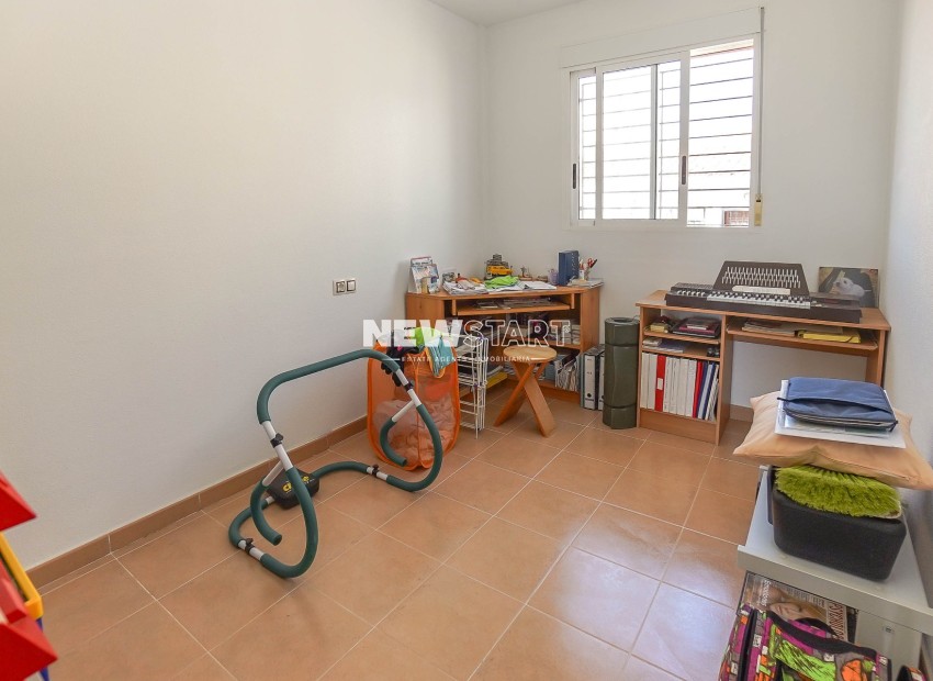Resale - End Terraced Townhouse - La Marina - Urb. La Marina