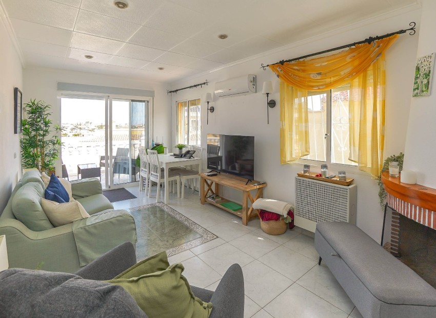 Resale - Independent Villa - La Marina - Urb. La Marina