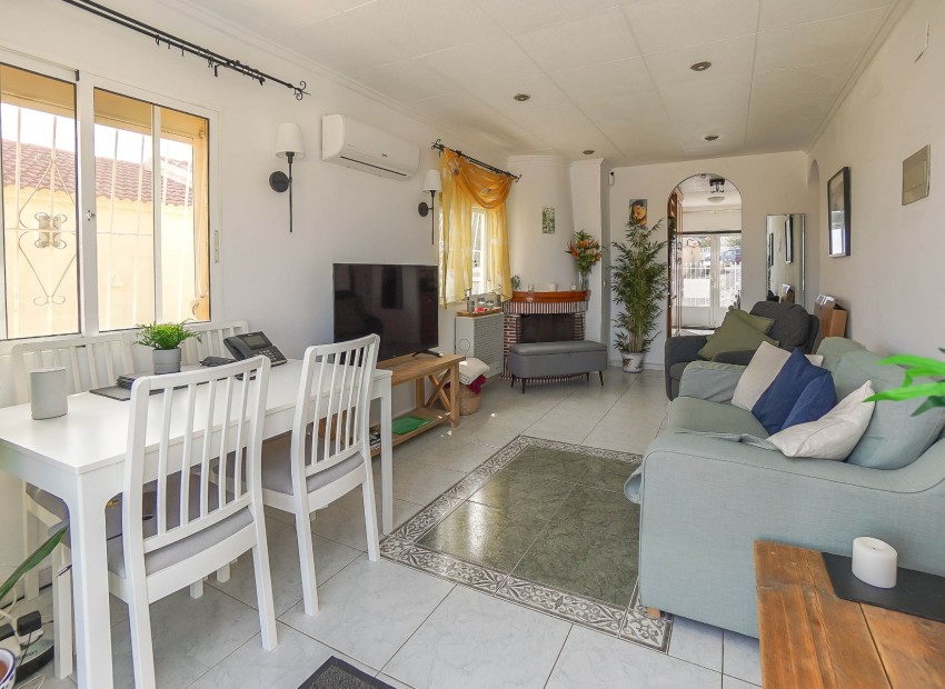 Resale - Independent Villa - La Marina - Urb. La Marina