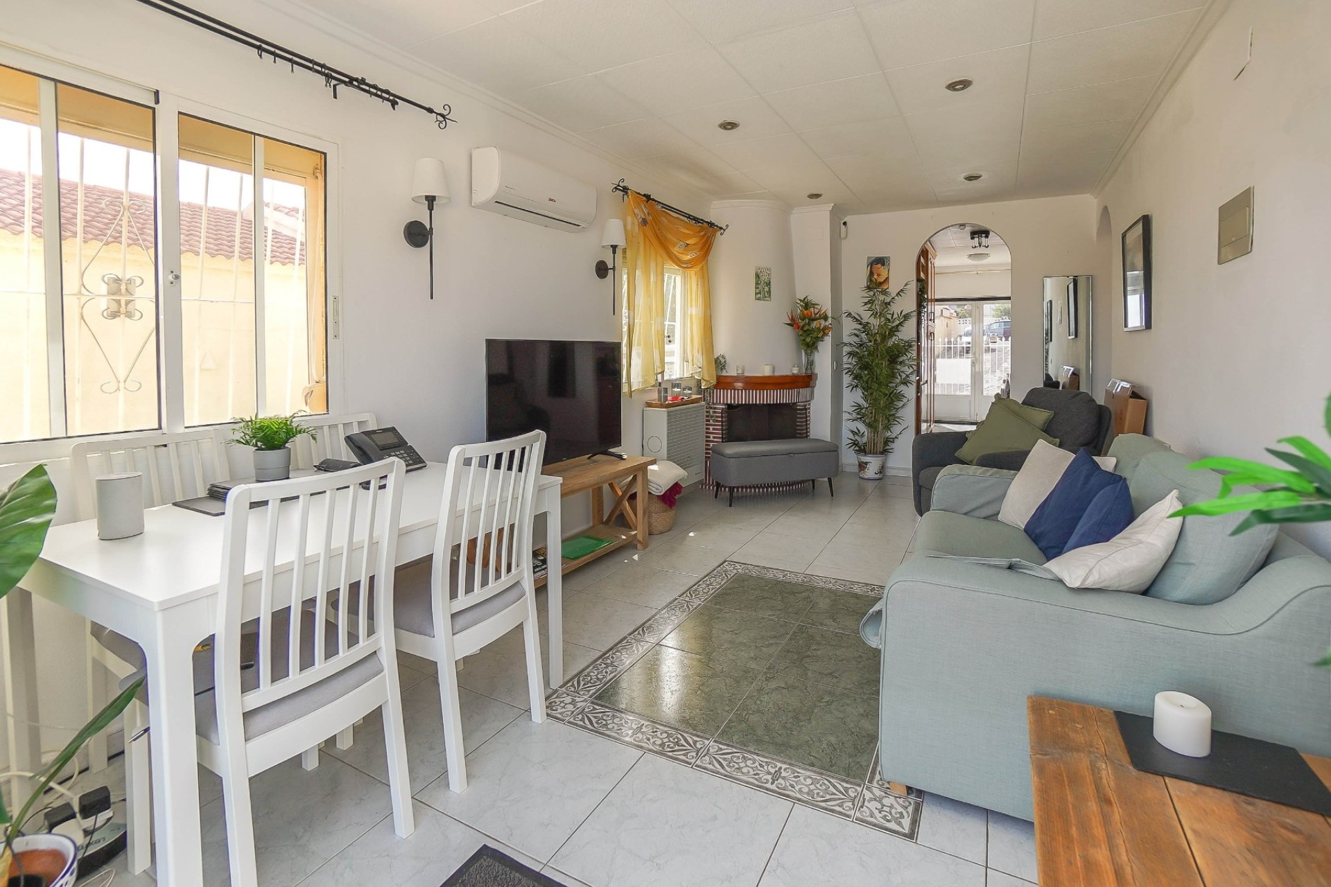 Resale - Independent Villa - La Marina - Urb. La Marina