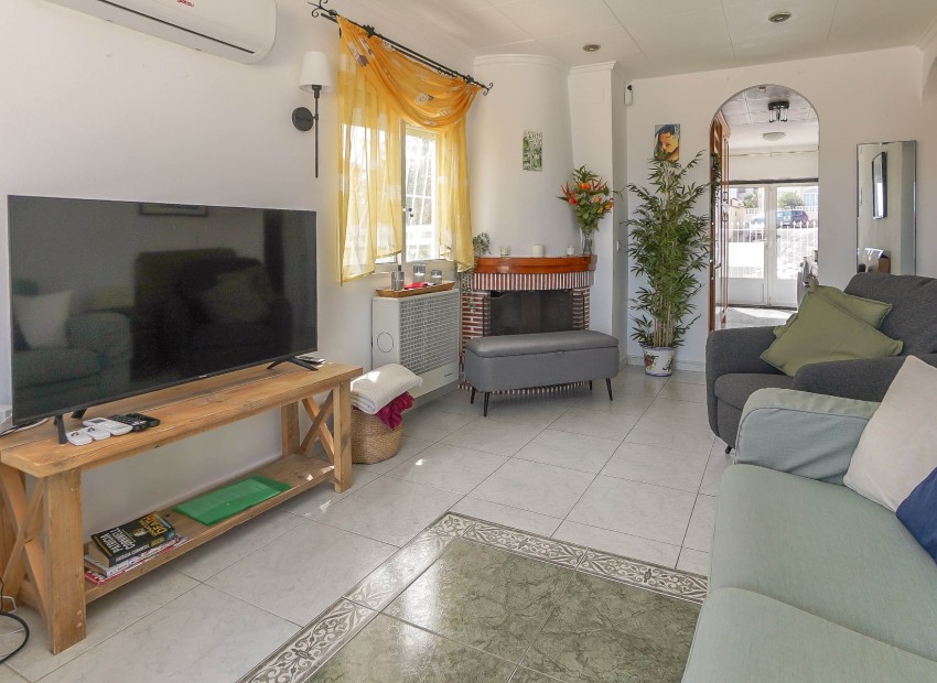 Resale - Independent Villa - La Marina - Urb. La Marina
