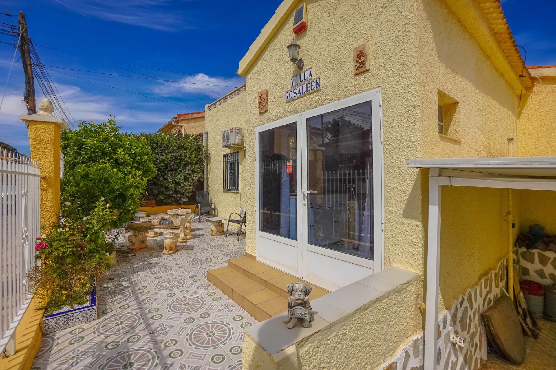 Resale - Independent Villa - La Marina - Urb. La Marina