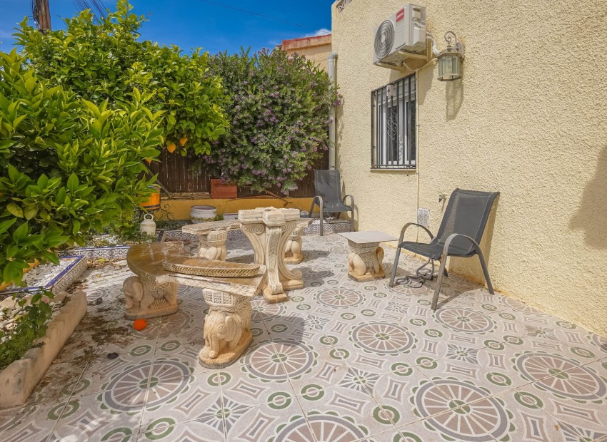 Resale - Independent Villa - La Marina - Urb. La Marina