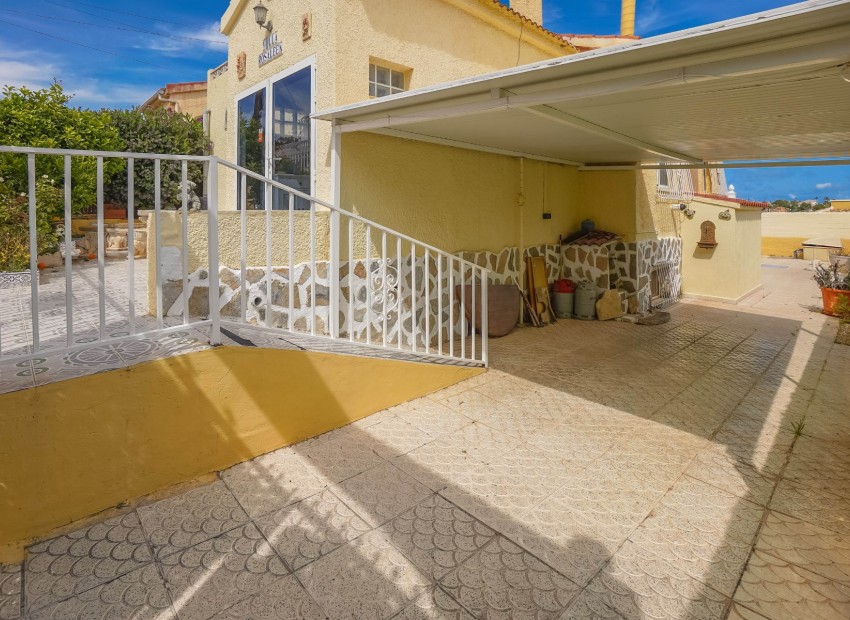 Resale - Independent Villa - La Marina - Urb. La Marina