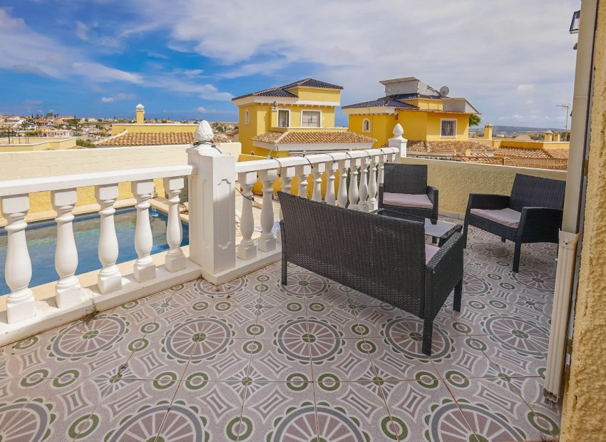 Resale - Independent Villa - La Marina - Urb. La Marina