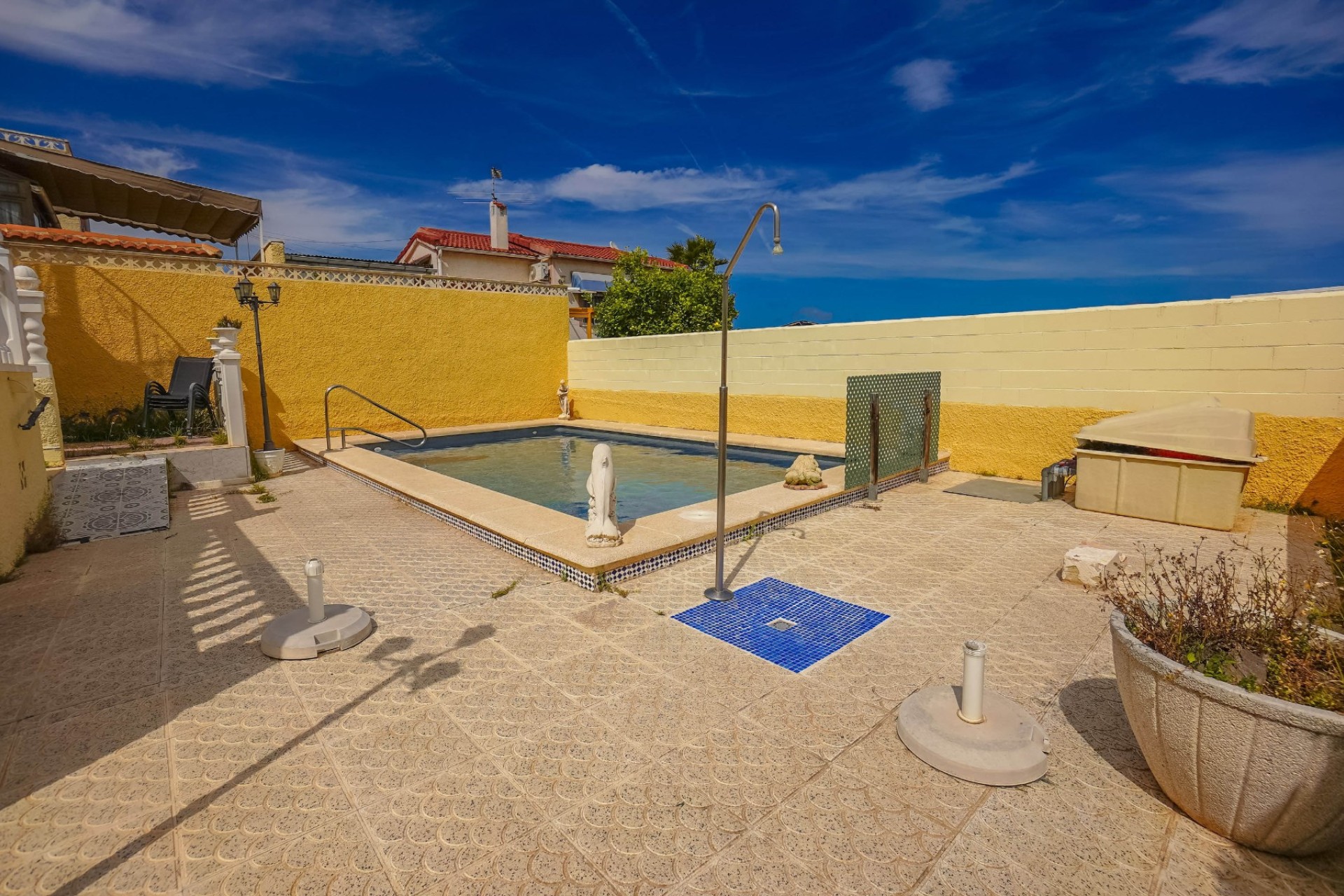 Resale - Independent Villa - La Marina - Urb. La Marina